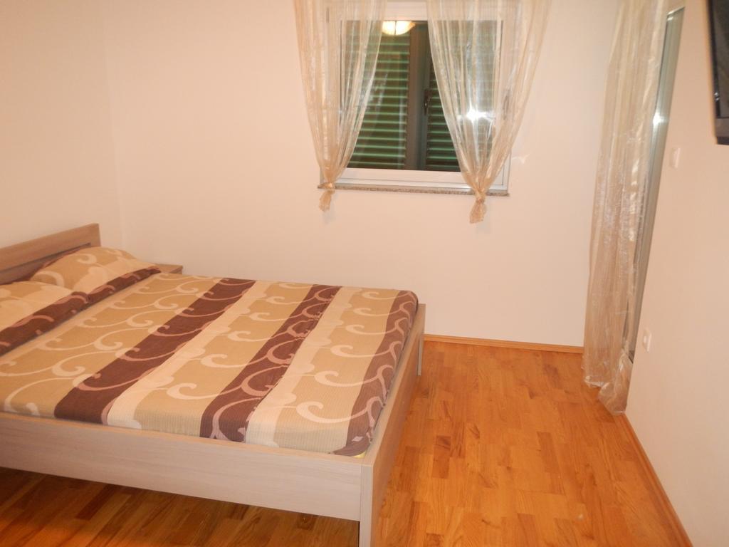 Apartments Eva Malinska Oda fotoğraf