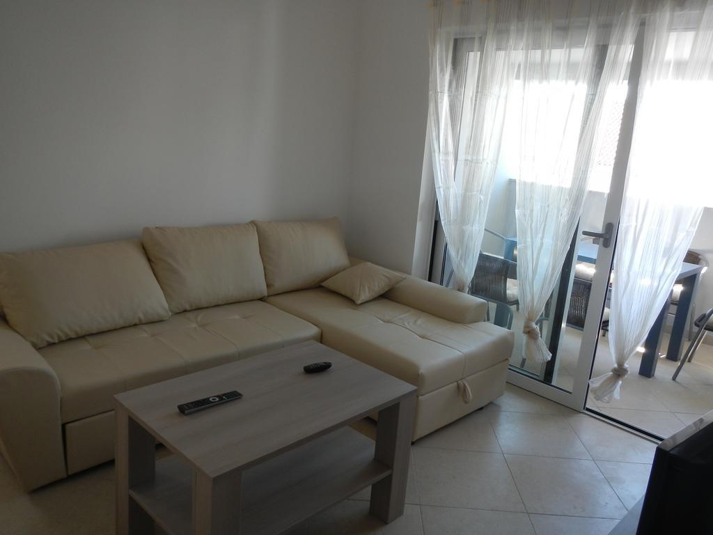 Apartments Eva Malinska Oda fotoğraf