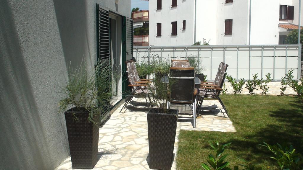 Apartments Eva Malinska Oda fotoğraf